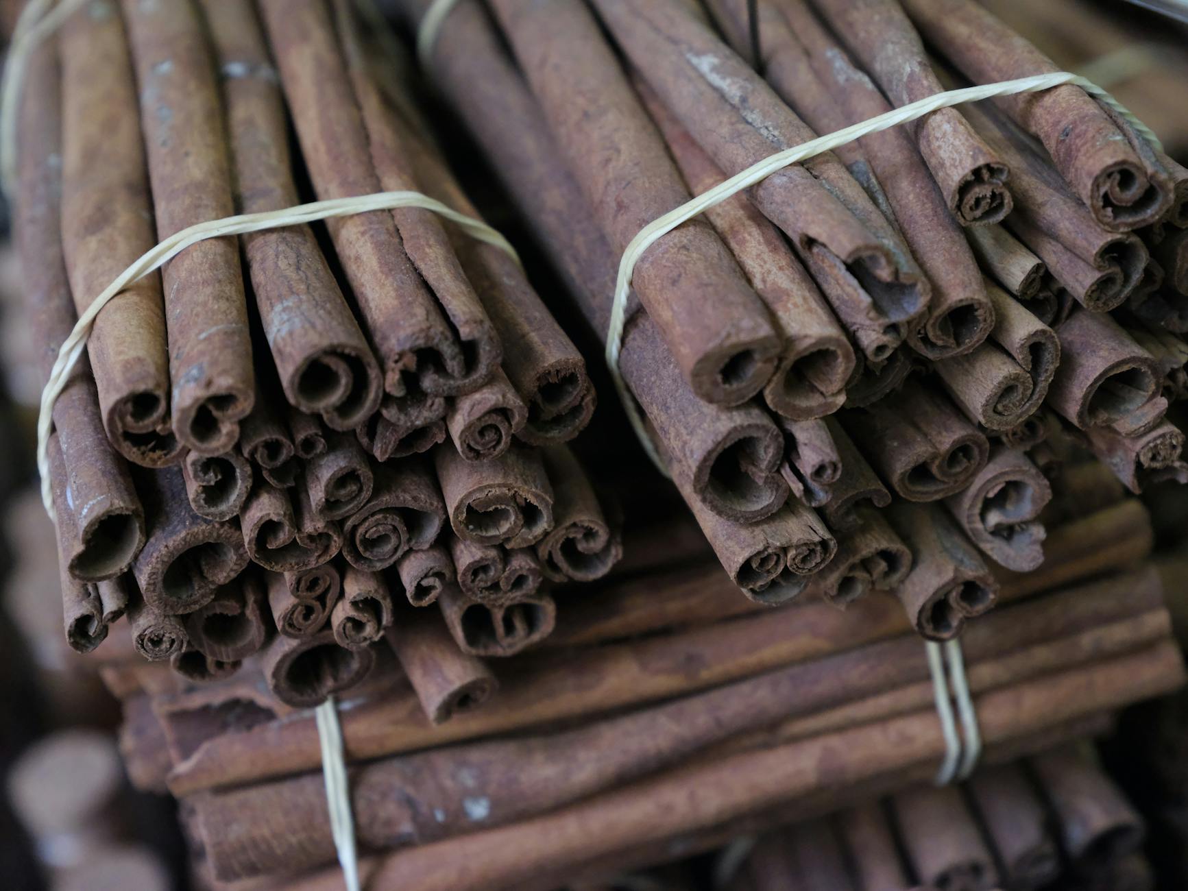 Ceylon cinnamon bark compared to cassia cinnamon